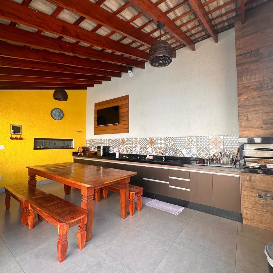 bf23ff48-05d9-43e1-bf11-e56a08f3c2a8