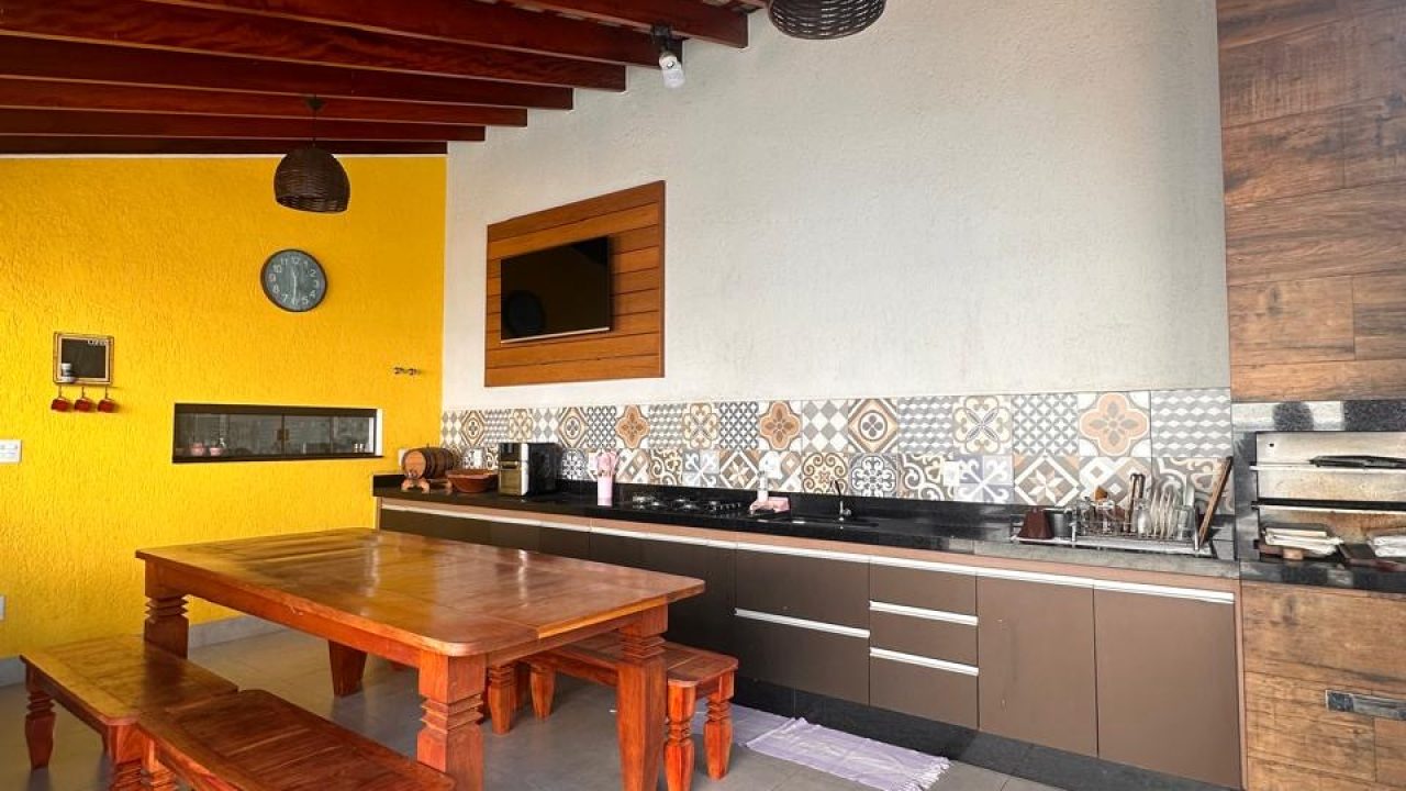 bf23ff48-05d9-43e1-bf11-e56a08f3c2a8